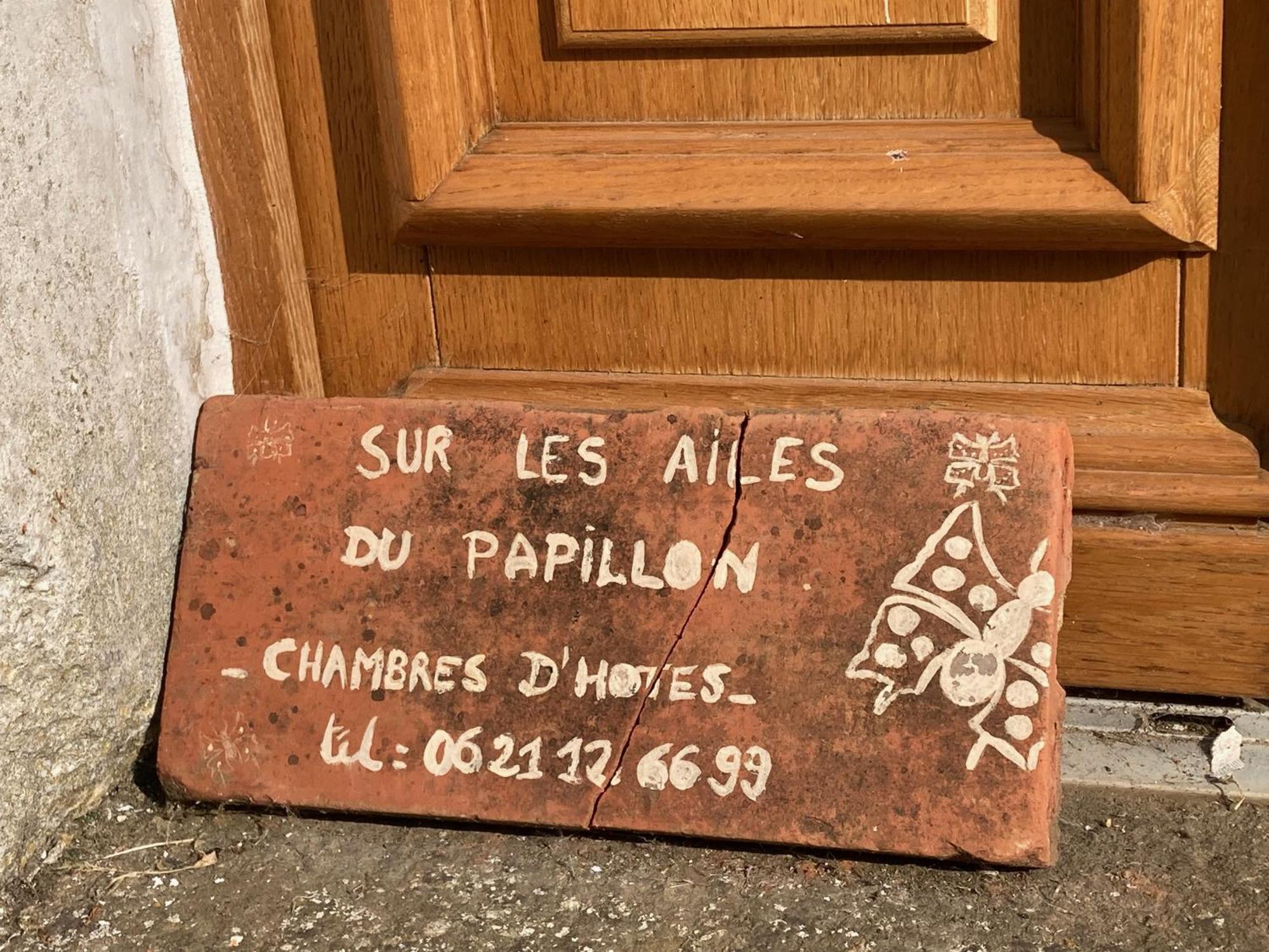 Sur Les Ailes Du Papillon-La Suite Saint-Sauveur-en-Puisaye Exterior photo
